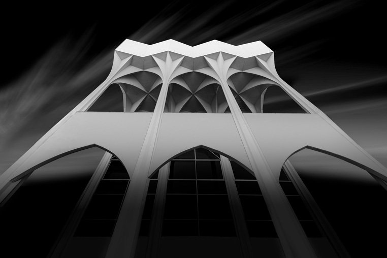 02-architecture-photography-bangkok-thailand Architecture photo of a bank building in downtown Bangkok, Thailand.